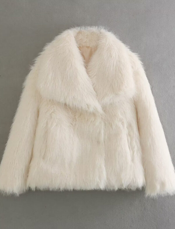Large Lapel Fluffy Plush - EverVibe